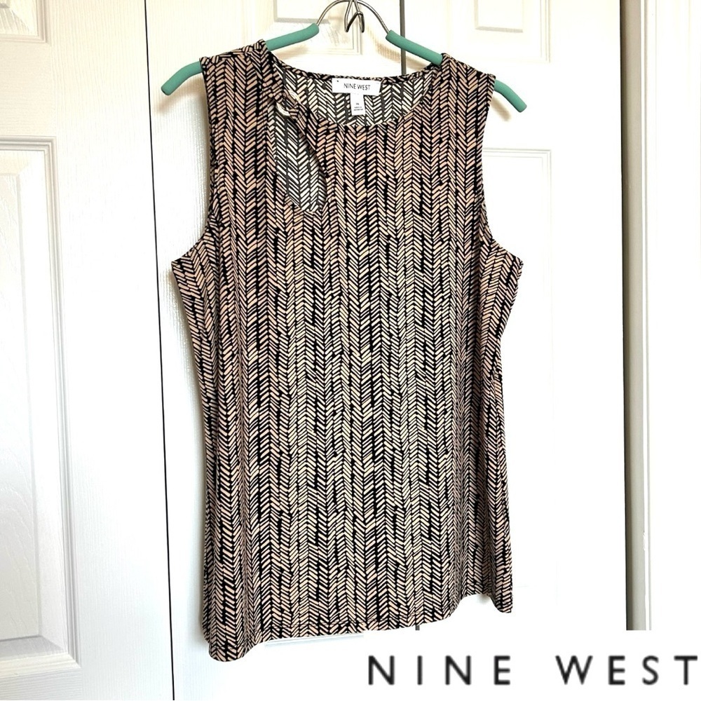 NWOT Nine West Sleeveless Stretch Top Teardrop Cutout Black/Camel Size M